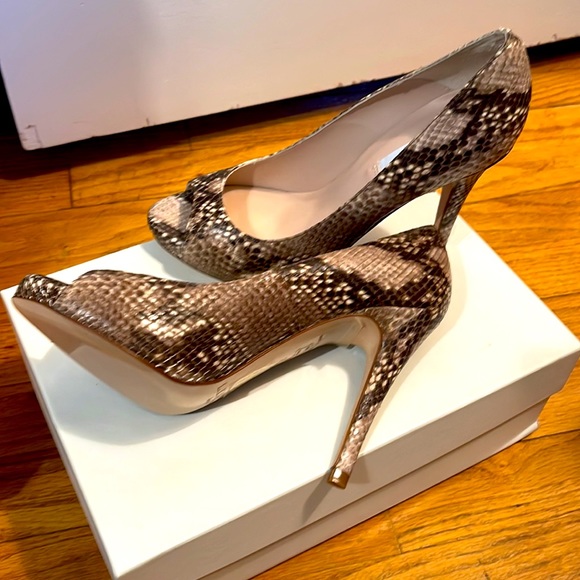 🖤L.K. BENNETT LONDON SNAKESKIN HEELS🖤 - Picture 5 of 6